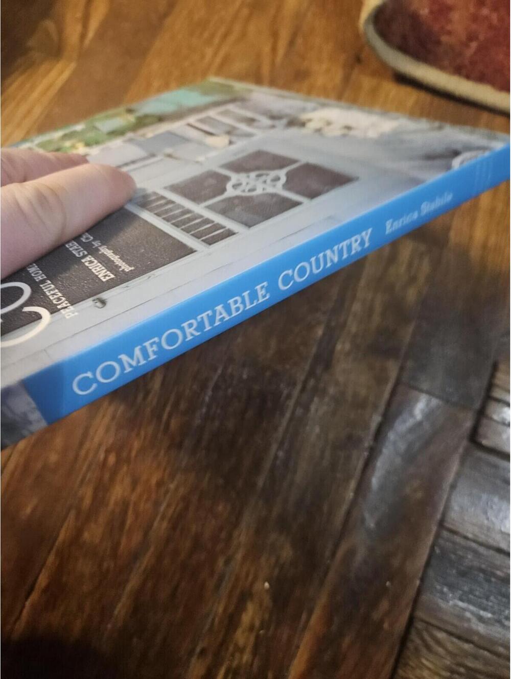 Comfortable Country : Peaceful Homes Inspired by the Country by Enrica... - Picture 3 of 4